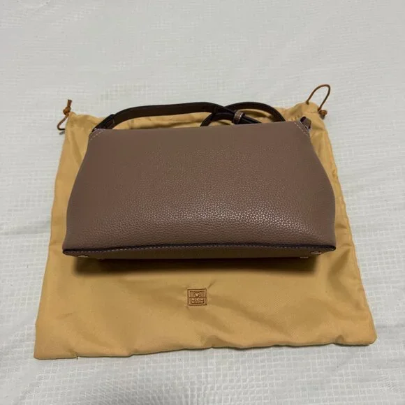 T-Lock grained-leather clutch taupe - Picture 6 of 8